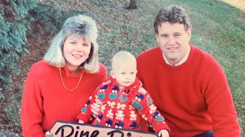 Andrea and Scott Swift pose with baby Taylor Swift