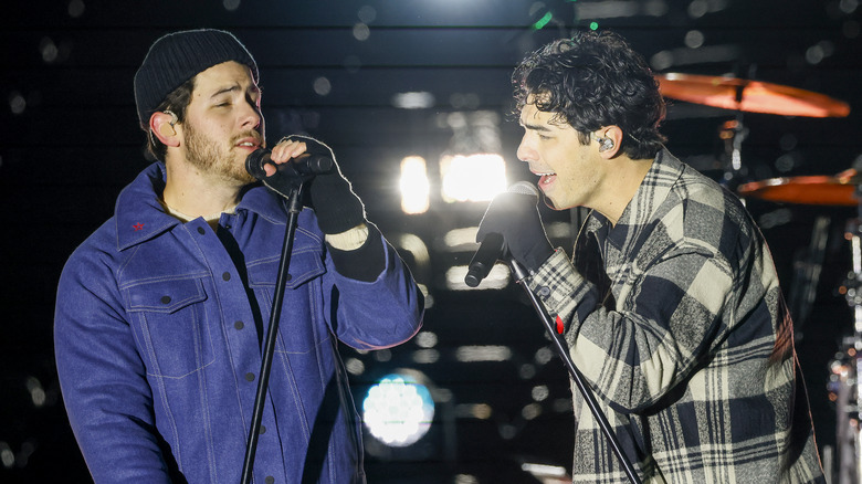 Nick and Joe Jonas performing together