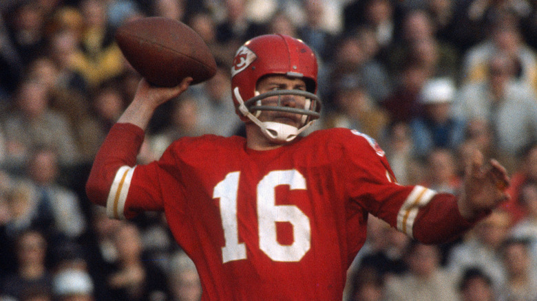 Len Dawson throwing