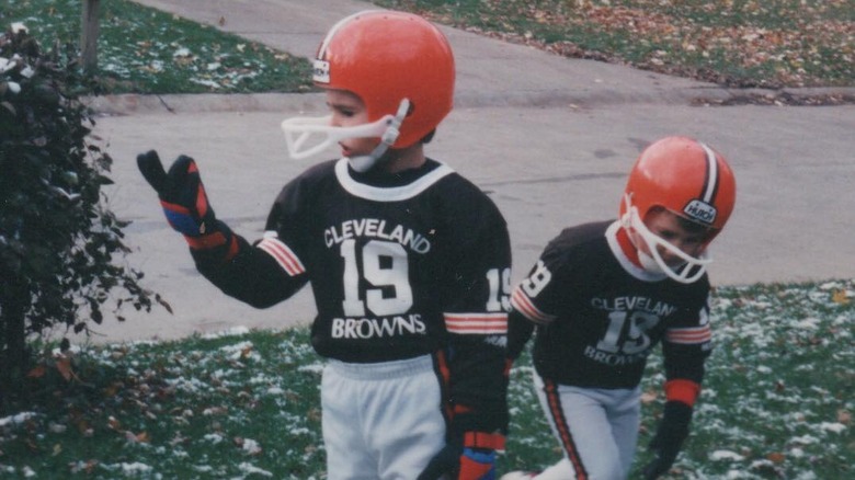 Young Jason and Travis Kelce wearing football uniforms