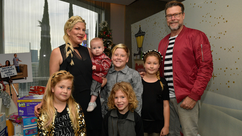 Tori Spelling and Dean McDermott with kids