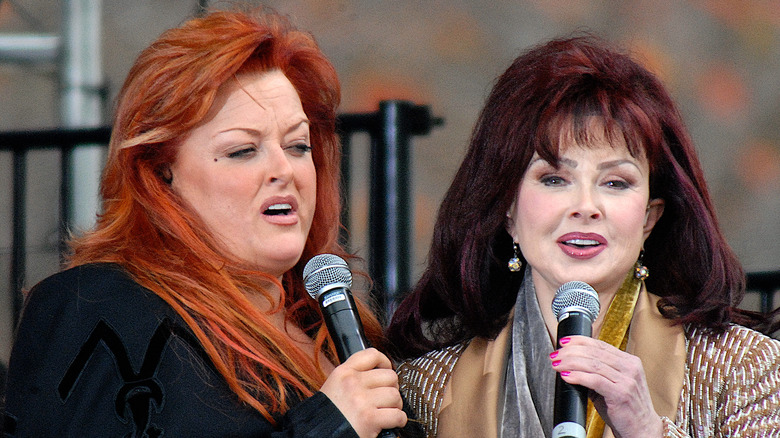 Wynonna Judd and Naomi Judd singing