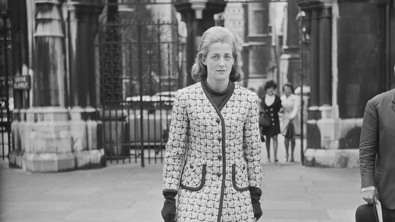 Frances Shand Kydd exiting court in 1969