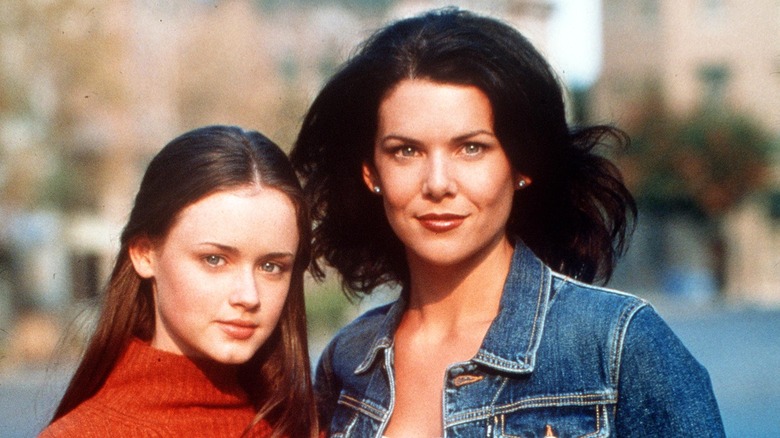 Alexis Bledel posing with Lauren Graham