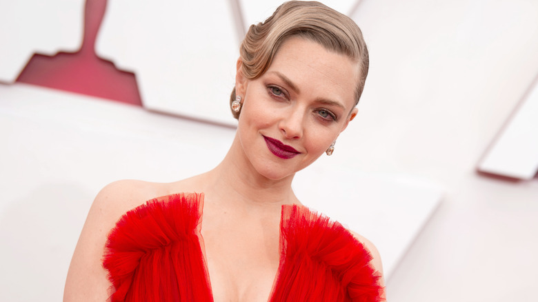 Amanda Seyfried smiling at Oscars