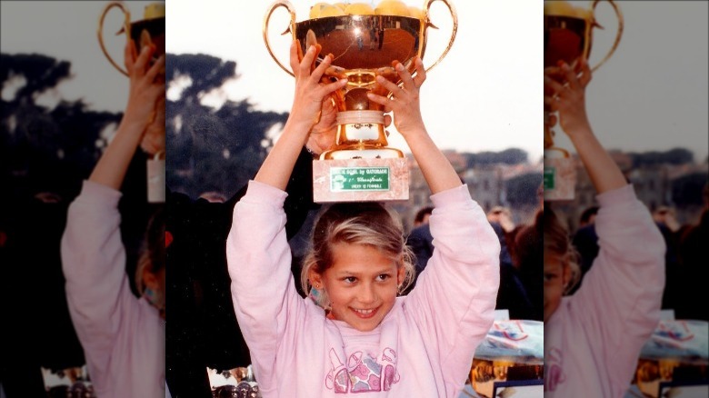 Anna Kournikova holding trophy