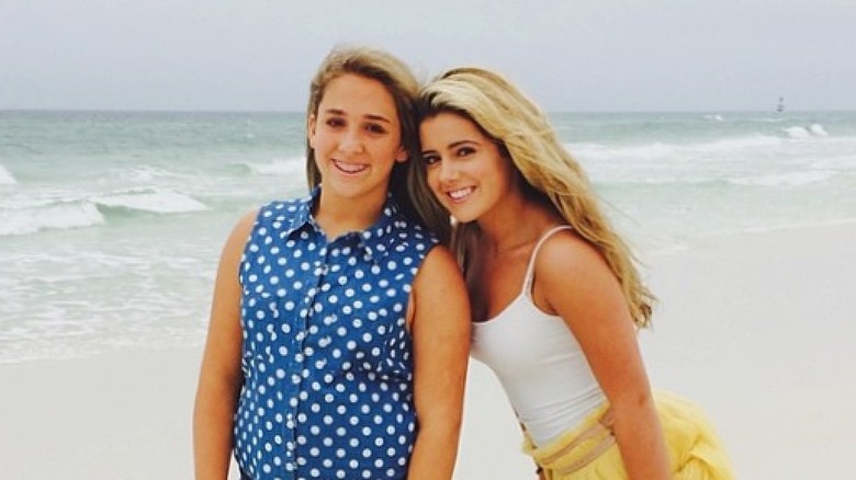 Ariana Biermann and sister Brielle Biermann selfie in an Instagram photo from April 2014