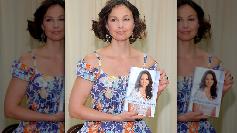 Ashley Judd at 2011 book signing