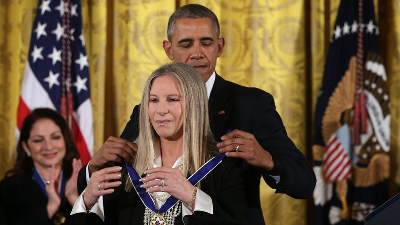 Barbra Streisand in front of president Barack Obama