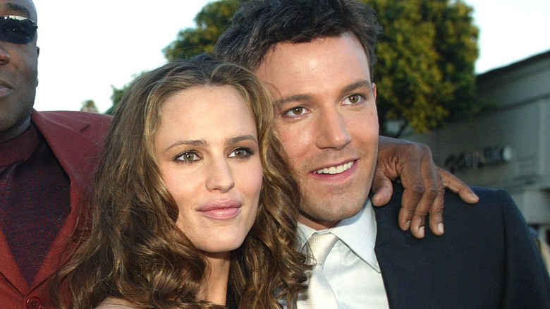 Ben Affleck, Jennifer Garner posing