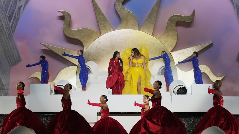 Blue Ivy Carter performs with Beyoncé Knowles in Dubai