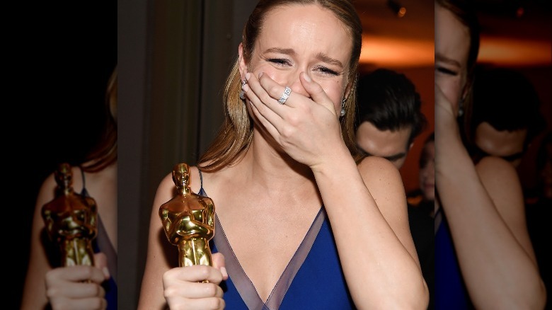 Brie Larson crying holding Oscar