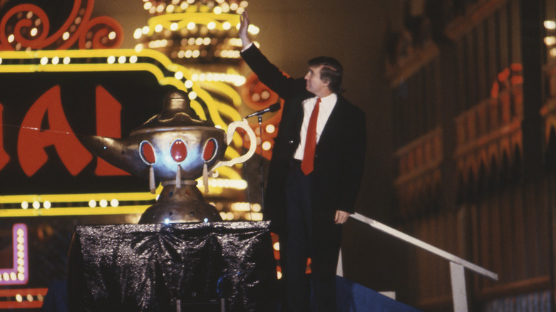 Donald Trump waving at Taj Mahal