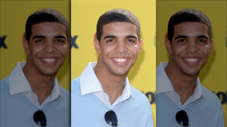 Drake smiling at 2005 Teen Choice Awards