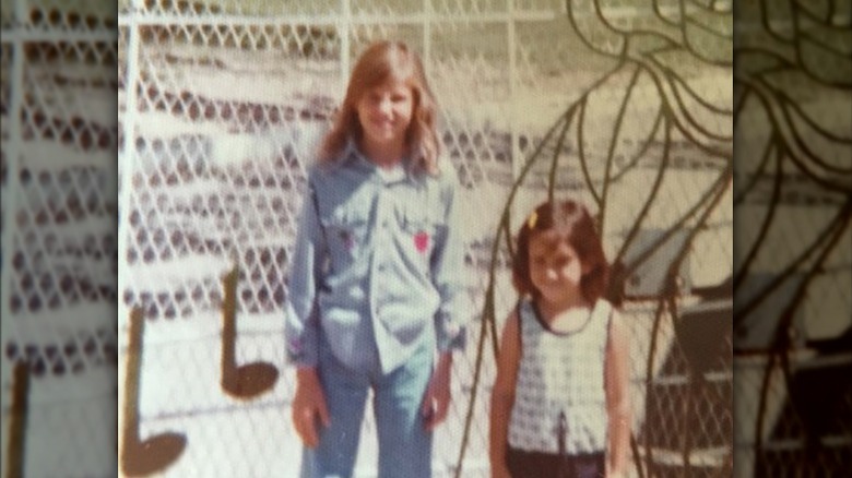 Faith Hill smiling as a kid in front of Graceland