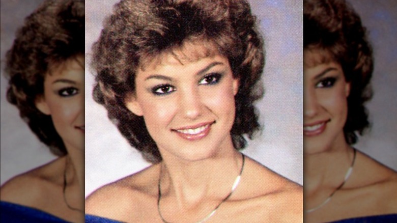 Faith Hill posing as teen with permed hair