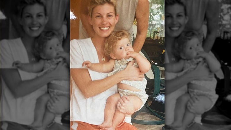 Faith Hill posing with daughter