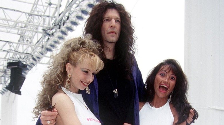 Howard Stern posing with models