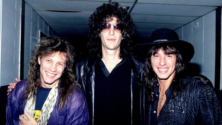 Howard Stern posing with Bon Jovi 