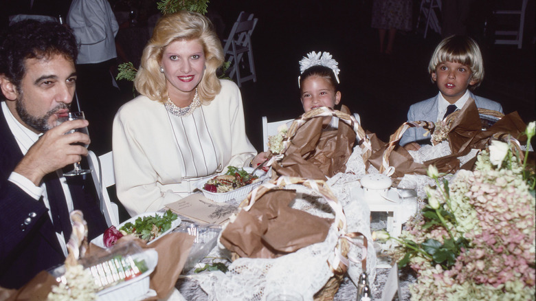 Placido Domingo, Ivana Trump, Ivanka Trump, and Eric Trump at a dinner in 1987