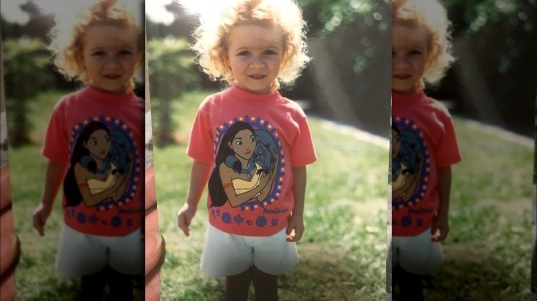 Jennette McCurdy as a child in a Pocahontas tee