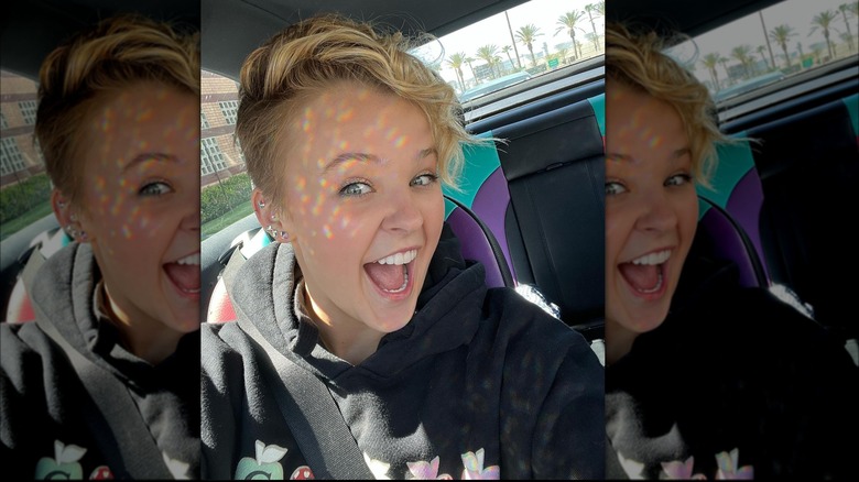 JoJo Siwa flaunts faux hawk