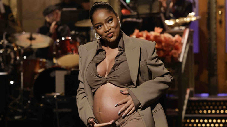 Keke Palmer showing off her baby bump