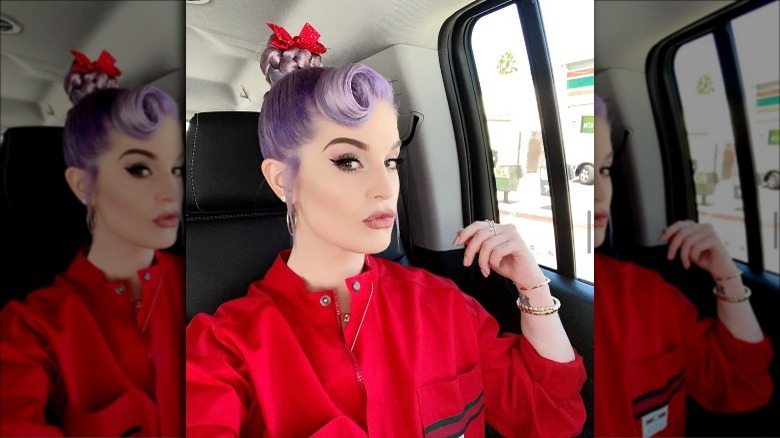 Kelly Osbourne posing for car selfie