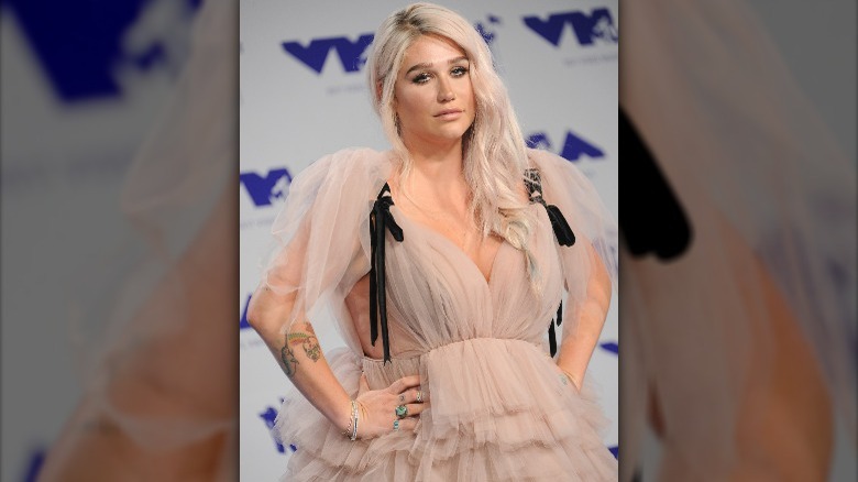 Kesha in tiered tulle dress at MTV VMAs 