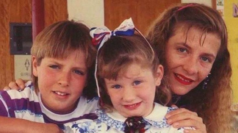 Kesha childhood photo with mom and brother