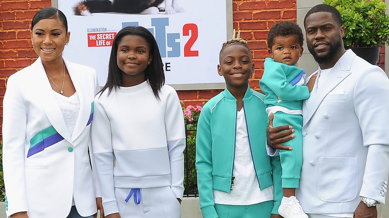 Kevin Hart with his family in 2019