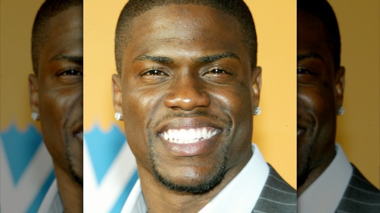 Kevin Hart smiling in 2005