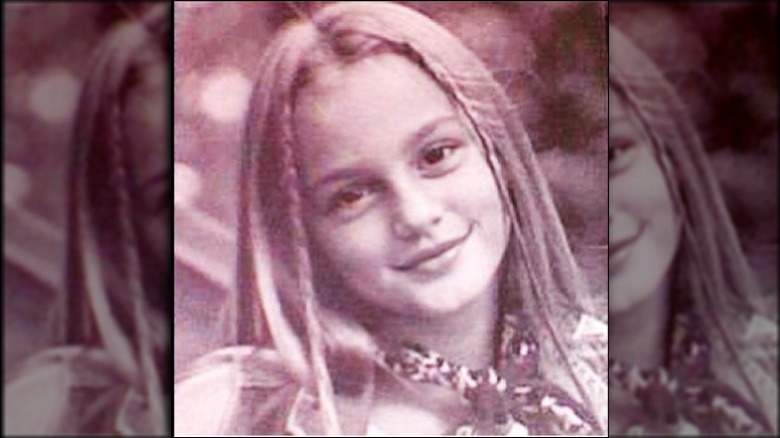 Leighton Meester posing as a child