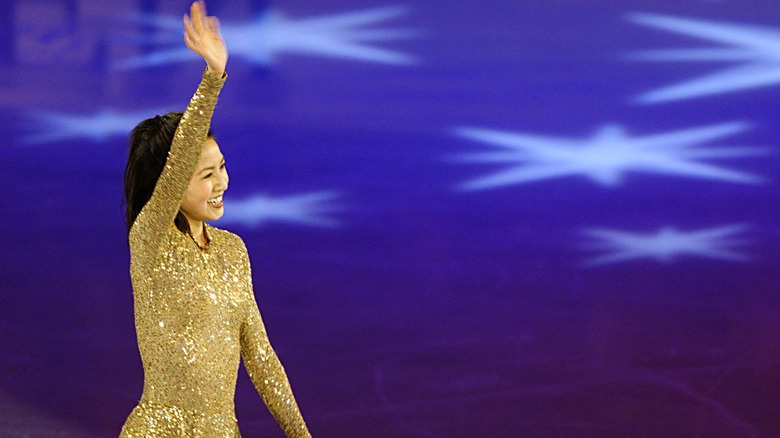 Michelle Kwan smiles and waves