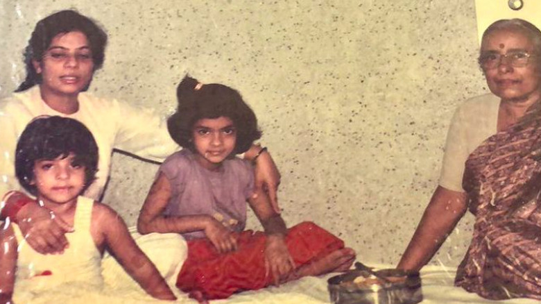 Young Priyanka poses with family