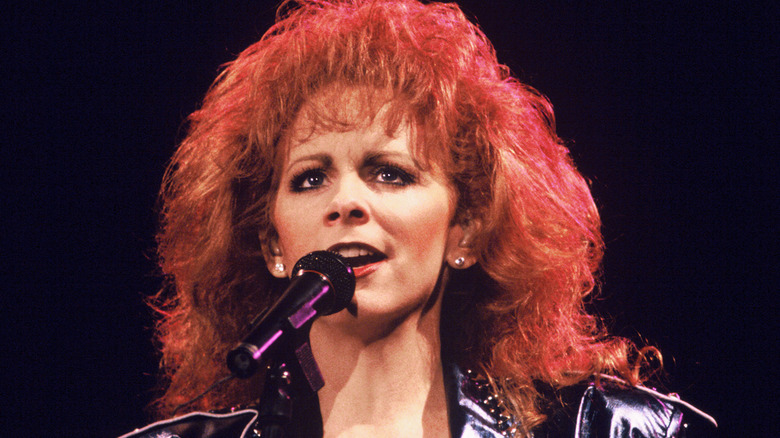 Reba McEntire singing on stage