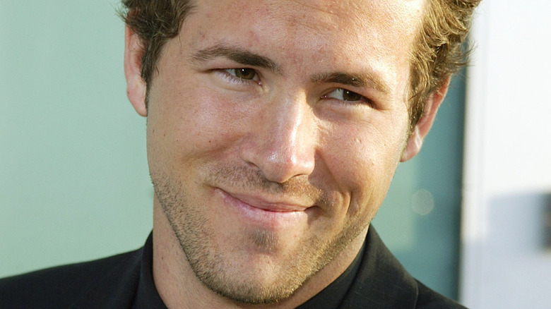 https://www.nickiswift.com/img/gallery/the-transformation-of-ryan-reynolds-from-6-to-46-years-old-upgrade/intro-1662810286.jpg