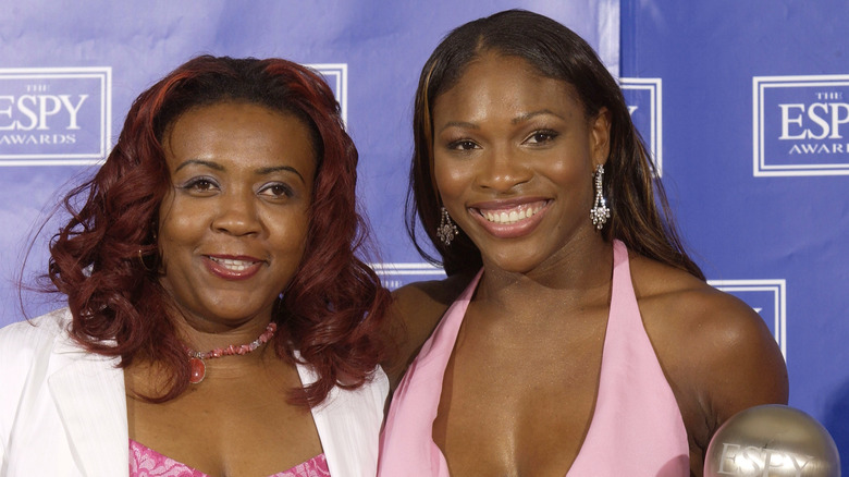 Yetunde Price, Serena Williams, posing together at the 2003 ESPY awards right before Yetunde's death