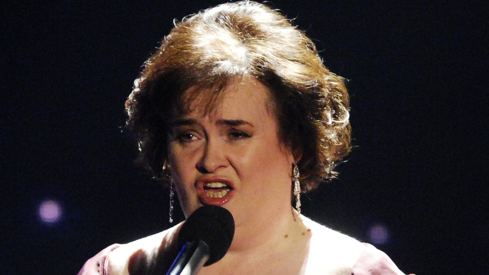 Susan Boyle singing on stage