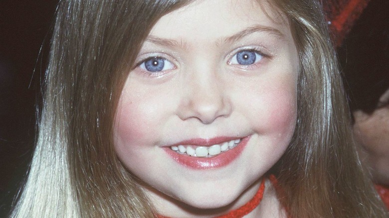 Taylor Momsen, at age 7, 2000 photo 