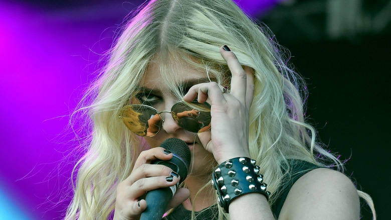 Taylor Momsen, looking sad, 2017 photo 