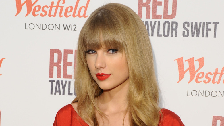 Taylor Swift wearing red