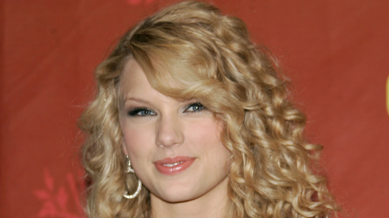 Taylor Swift smirking