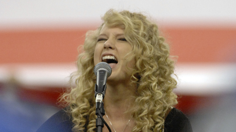 Taylor Swift performing in 2006