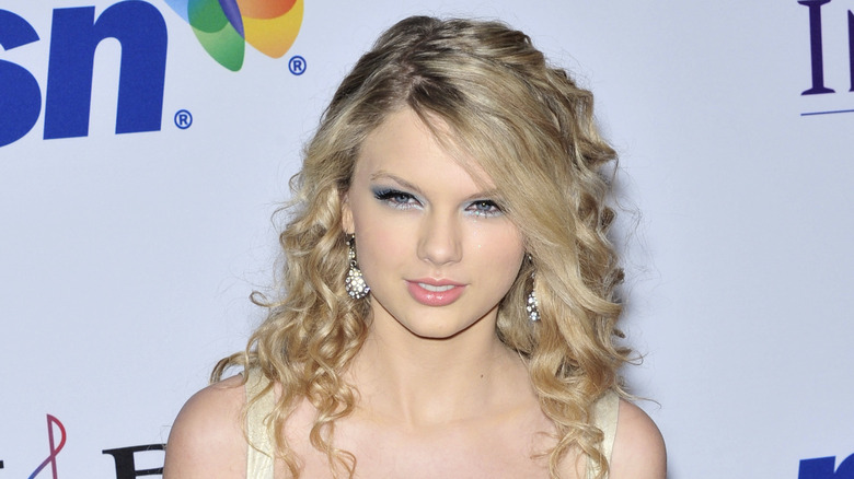 Taylor Swift with blue eyeshadow