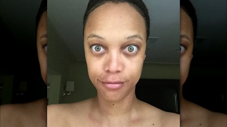 Tyra Banks with no makeup, selfie