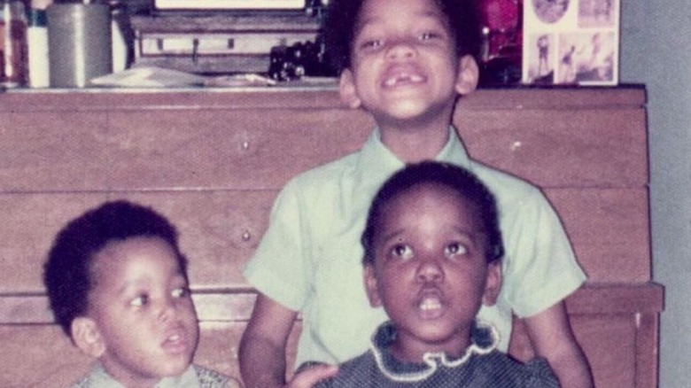 Will Smith grinning with his siblings 