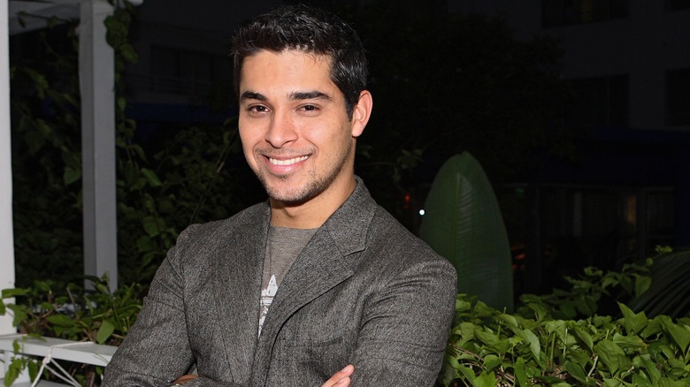 Wilmer Valderrama, arms folded, 2006 photo