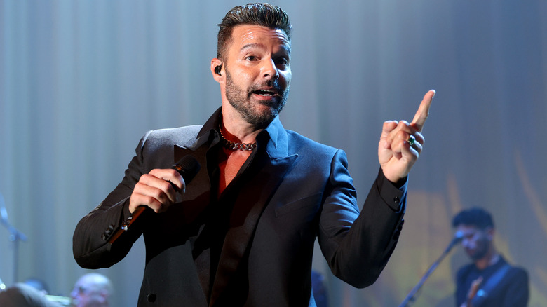 Ricky Martin pointing finger