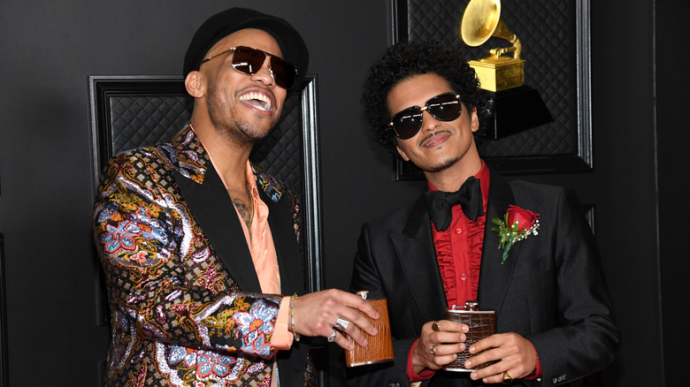 Anderson .Paak and Bruno Mars with flasks